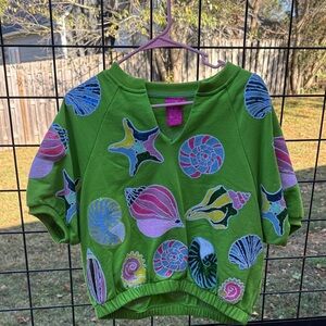 QUEEN OF SPARKLES Green Top with Colorful Seashells